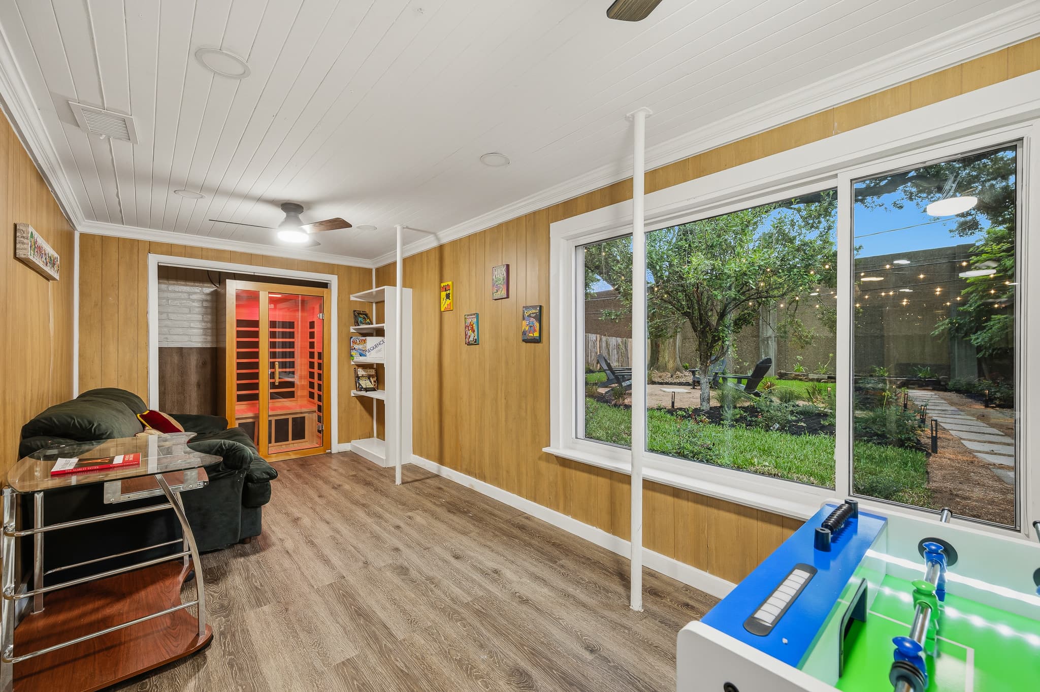 Sun room with an infrared sauna, a foosball table and windows to the garden